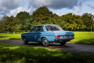Lot 18 - 1971 Mercedes Benz 220