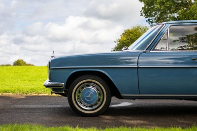 Lot 18 - 1971 Mercedes Benz 220