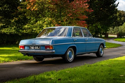 Lot 18 - 1971 Mercedes Benz 220