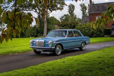 Lot 18 - 1971 Mercedes Benz 220