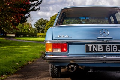 Lot 18 - 1971 Mercedes Benz 220
