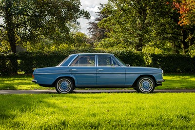 Lot 18 - 1971 Mercedes Benz 220