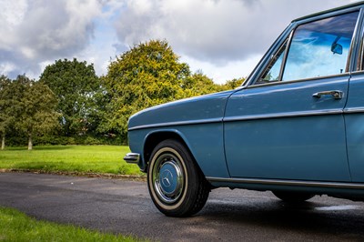 Lot 18 - 1971 Mercedes Benz 220