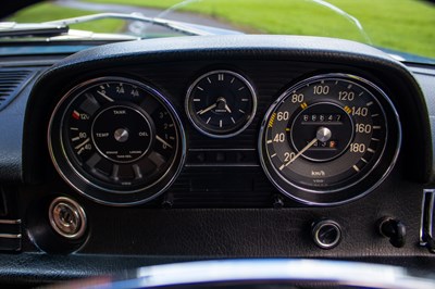 Lot 18 - 1971 Mercedes Benz 220