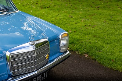 Lot 18 - 1971 Mercedes Benz 220