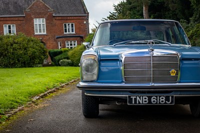 Lot 18 - 1971 Mercedes Benz 220