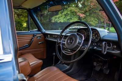 Lot 18 - 1971 Mercedes Benz 220