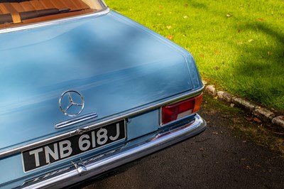 Lot 18 - 1971 Mercedes Benz 220