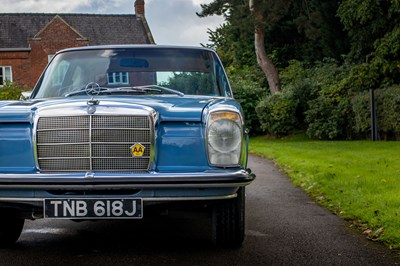 Lot 18 - 1971 Mercedes Benz 220