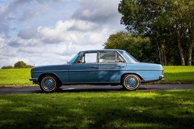 Lot 18 - 1971 Mercedes Benz 220