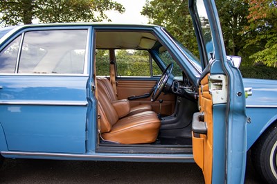 Lot 18 - 1971 Mercedes Benz 220