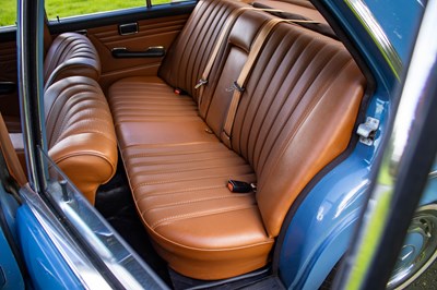 Lot 18 - 1971 Mercedes Benz 220