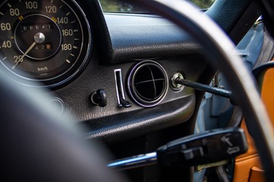 Lot 18 - 1971 Mercedes Benz 220