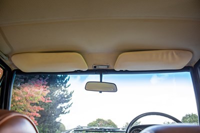 Lot 18 - 1971 Mercedes Benz 220