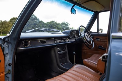 Lot 18 - 1971 Mercedes Benz 220