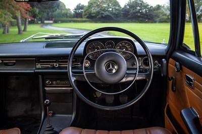Lot 18 - 1971 Mercedes Benz 220