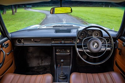Lot 18 - 1971 Mercedes Benz 220
