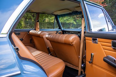 Lot 18 - 1971 Mercedes Benz 220
