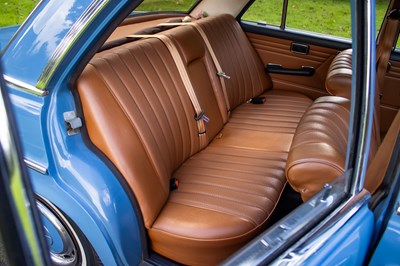 Lot 18 - 1971 Mercedes Benz 220