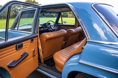 Lot 18 - 1971 Mercedes Benz 220