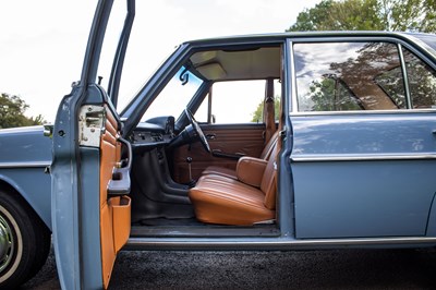 Lot 18 - 1971 Mercedes Benz 220