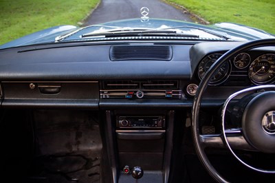 Lot 18 - 1971 Mercedes Benz 220