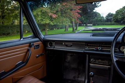 Lot 18 - 1971 Mercedes Benz 220
