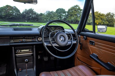 Lot 18 - 1971 Mercedes Benz 220