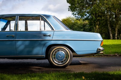 Lot 18 - 1971 Mercedes Benz 220