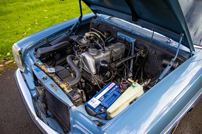 Lot 18 - 1971 Mercedes Benz 220