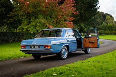 Lot 18 - 1971 Mercedes Benz 220