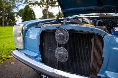 Lot 18 - 1971 Mercedes Benz 220