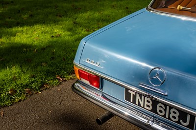 Lot 18 - 1971 Mercedes Benz 220