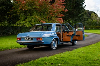Lot 18 - 1971 Mercedes Benz 220