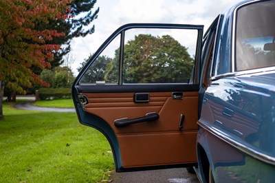 Lot 18 - 1971 Mercedes Benz 220