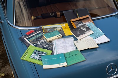 Lot 18 - 1971 Mercedes Benz 220