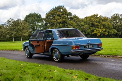 Lot 18 - 1971 Mercedes Benz 220