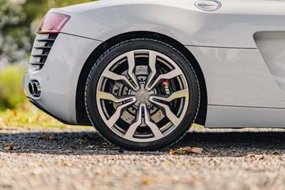 Lot 36 - 2010 Audi R8 Spyder V8