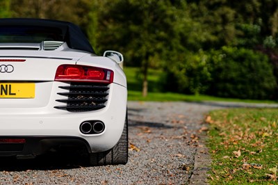 Lot 36 - 2010 Audi R8 Spyder V8
