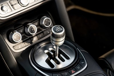 Lot 36 - 2010 Audi R8 Spyder V8