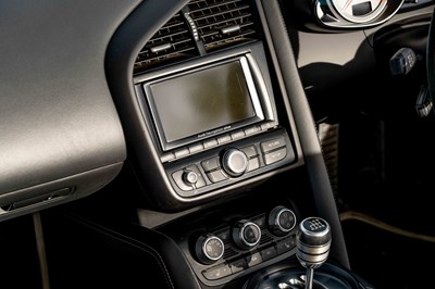 Lot 36 - 2010 Audi R8 Spyder V8