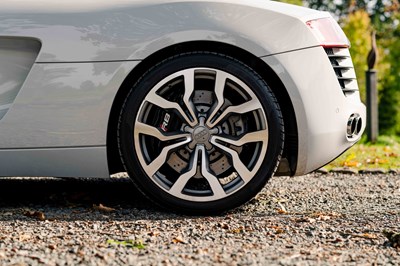 Lot 36 - 2010 Audi R8 Spyder V8