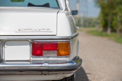 Lot 15 - 1971 Mercedes-Benz 250 CE
