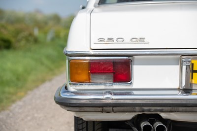 Lot 15 - 1971 Mercedes-Benz 250 CE