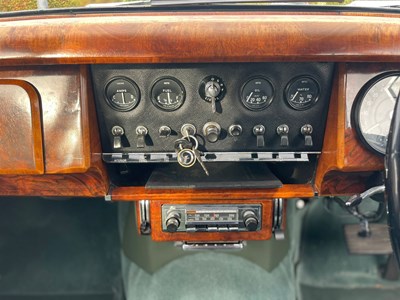 Lot 88 - 1963 Daimler V8-250