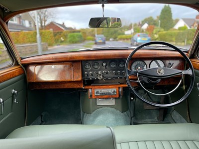 Lot 88 - 1963 Daimler V8-250