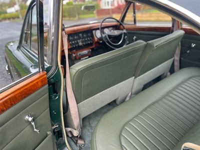 Lot 88 - 1963 Daimler V8-250