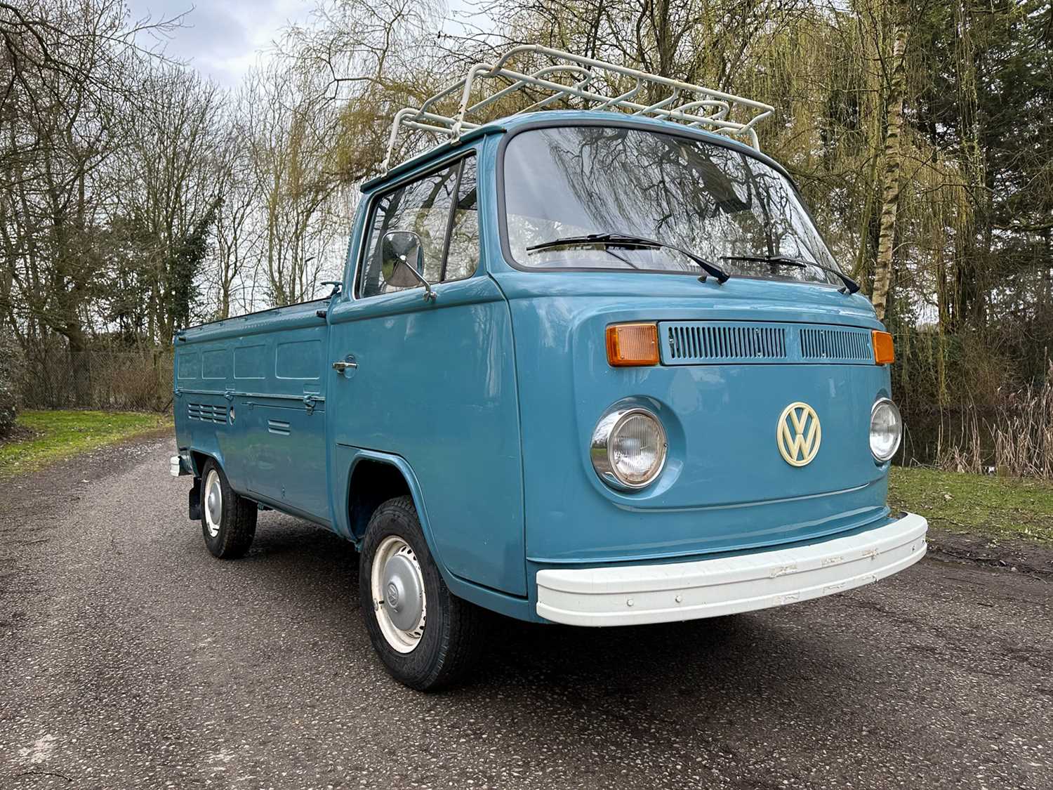 Volkswagen T2 Pick-up - a photo on Volkswagen T2 Pick-up - a photo on